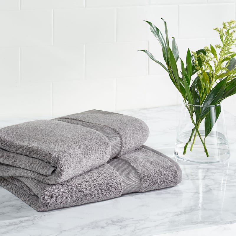 SAFAVIEH Plush Bath Towel (Set of 2) - 27" W x 54" H