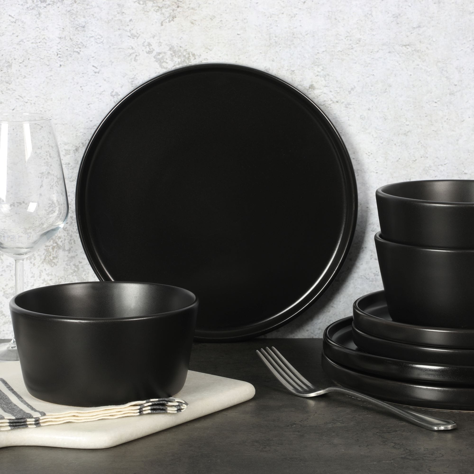 Gibson Soho Lounge Bowery 32-Piece Stoneware Dinnerware Set - Bed