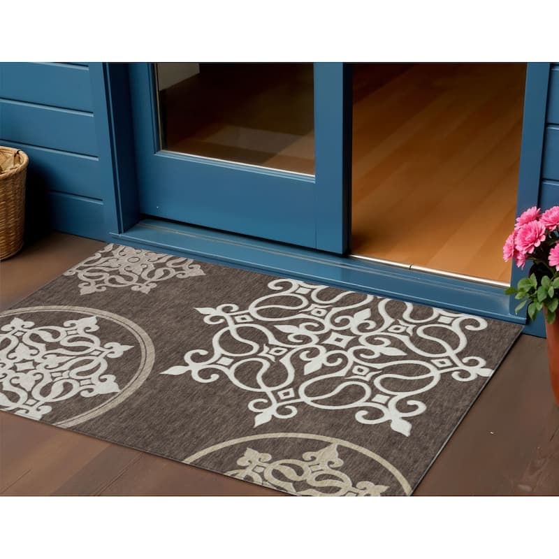 HomeRoots Floral Medallion Transitional Rectangle Outdoor Rug - 3' x 5'