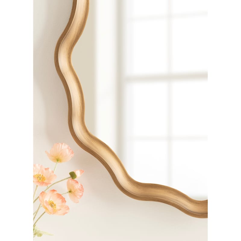 Kate and Laurel Hatherleigh Round Scallop Mirror