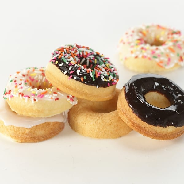 https://ak1.ostkcdn.com/images/products/is/images/direct/8a00d63133f702b403ccb0608f569b9c567994eb/Nordic-Ware-30042-6-Cavity-Donut-Pan.jpg?impolicy=medium