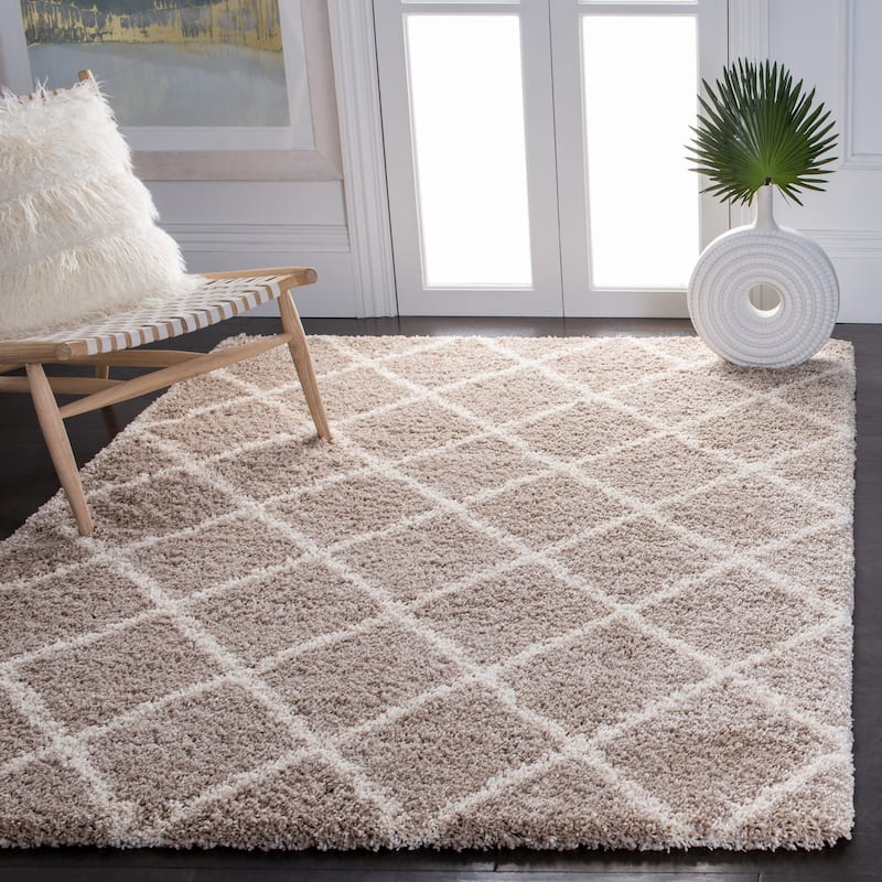 SAFAVIEH Hudson Shag Sherree Trellis 2-inch Thick Rug - 5'3" x 7'6" - Beige/Ivory
