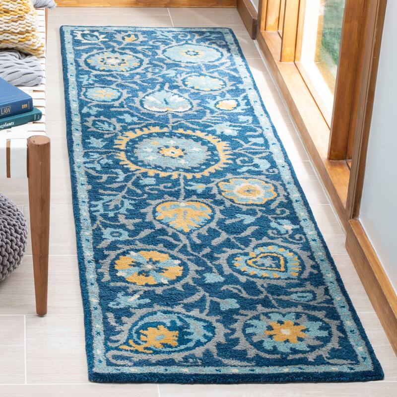 SAFAVIEH Handmade Heritage Zaynah Traditional Oriental Wool Rug - 2'3" x 8' Runner - Navy/Gold