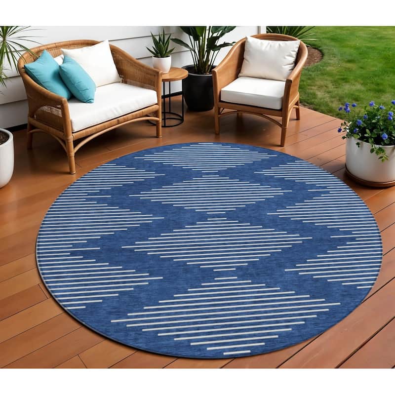 HomeRoots Geometric Transitional Rectangle Outdoor Rug - 8' Round