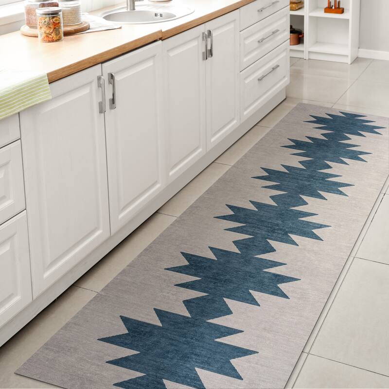 JONATHAN Y Adriel Solid Low-Pile Machine Washable Area Rug