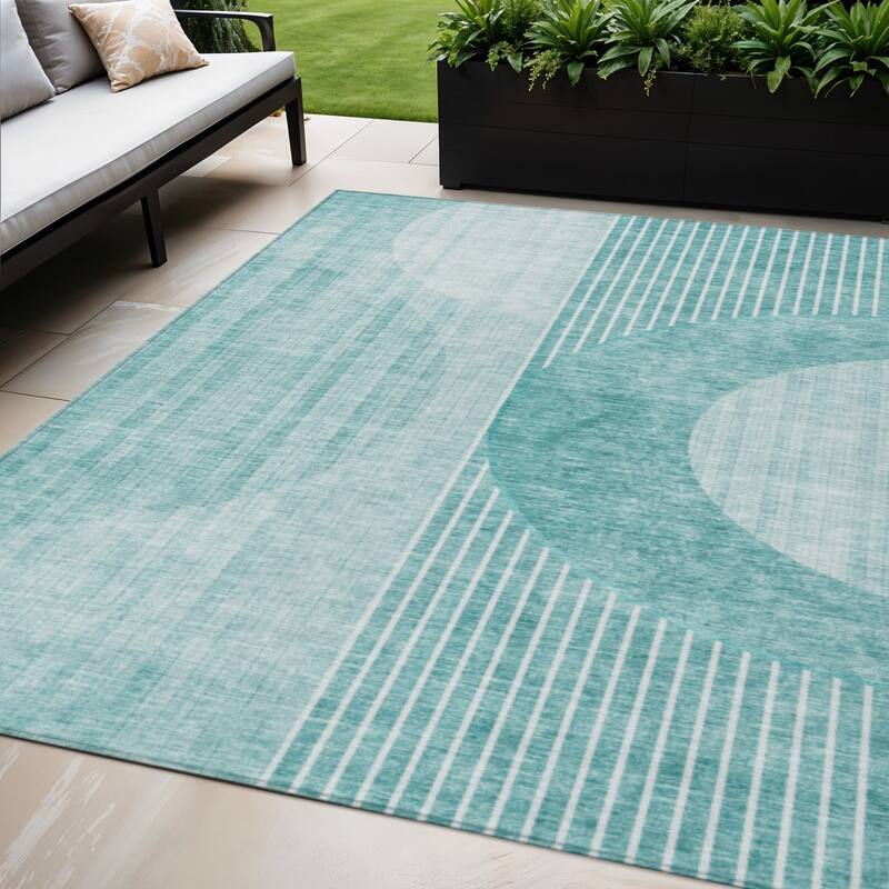 HomeRoots Geometric Transitional Rectangle Outdoor Rug - 5' X 8'