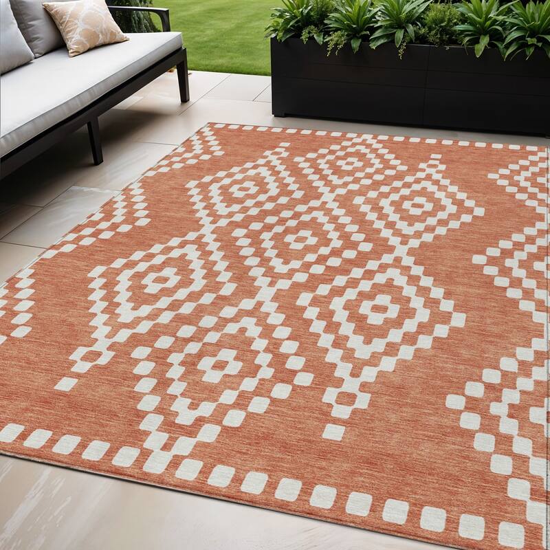 HomeRoots Geometric Transitional Rectangle Outdoor Rug - 5' X 8'