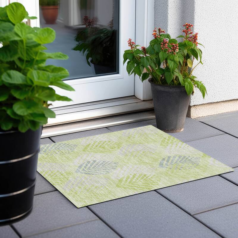 Machine Washable Indoor/ Outdoor Chantille Casual Palm Rug - Aloe - 1'8" x 2'6"