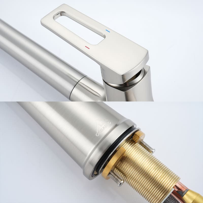 Single-Handle Kitchen Sink Faucet With Pull-Out Sprayer