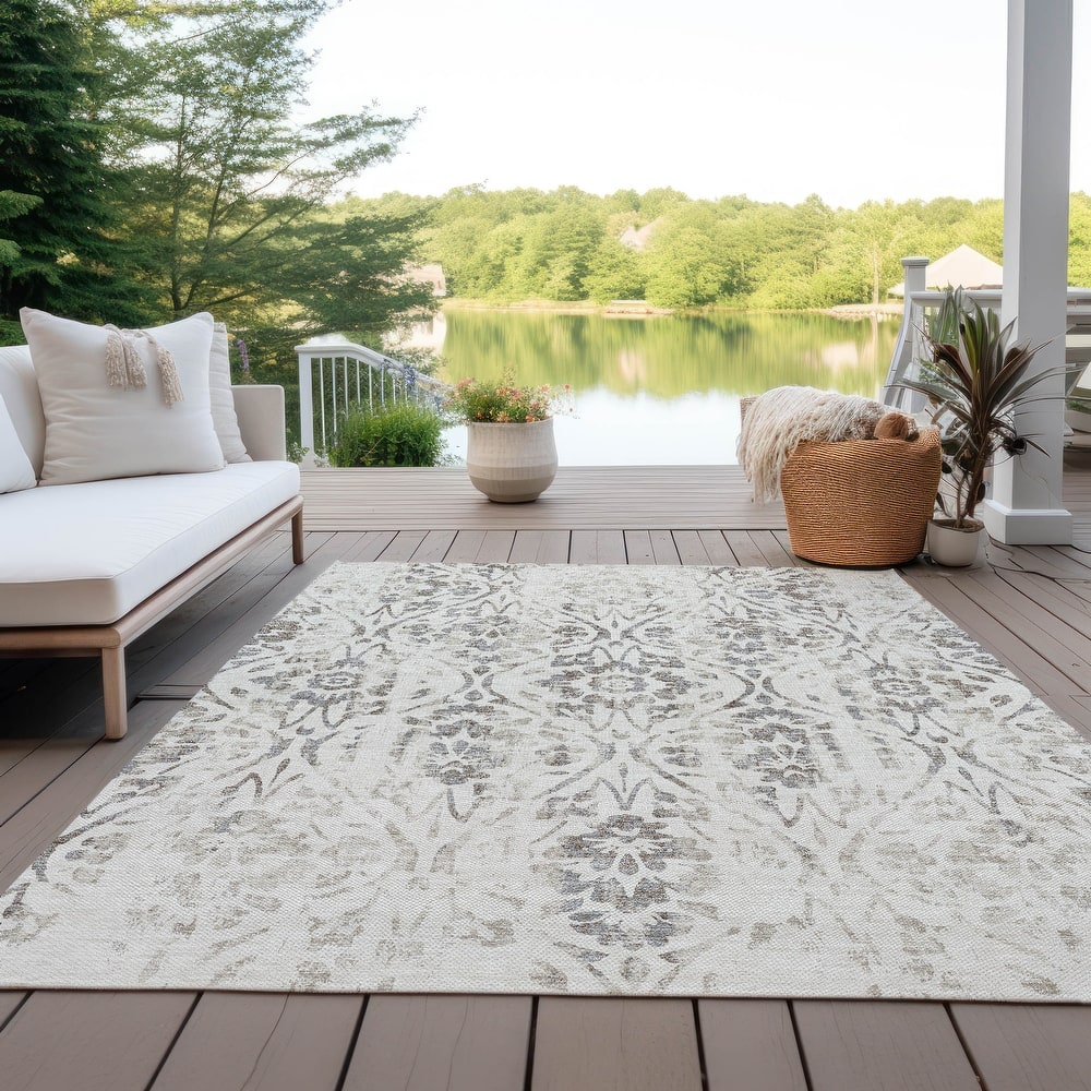 Machine Washable Indoor/ Outdoor Chantille Traditional Distressed Rug