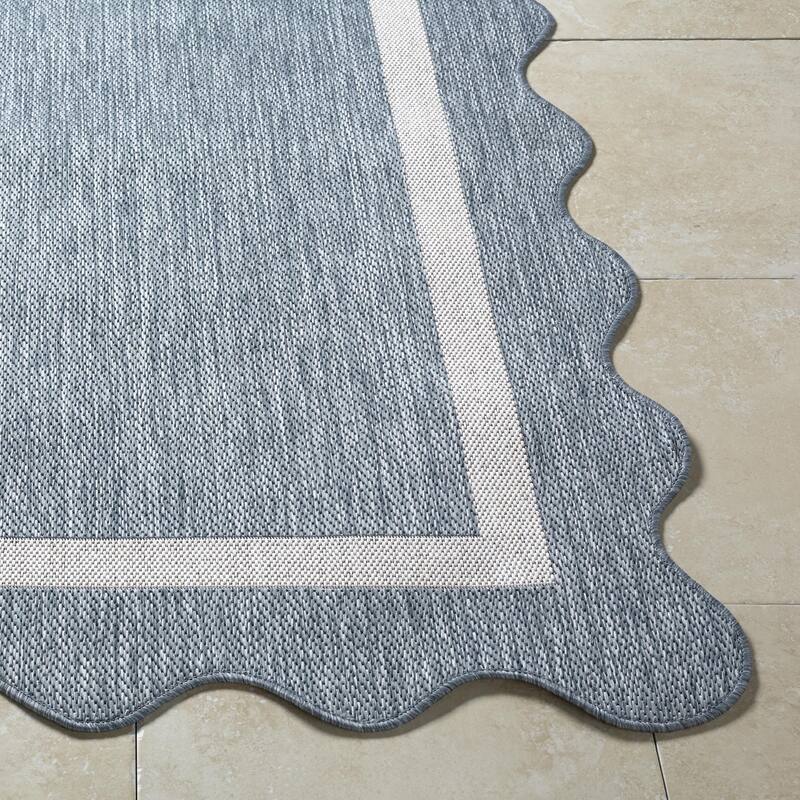 Livabliss Miami Beach Traditional Indoor / Outdoor Area Rug