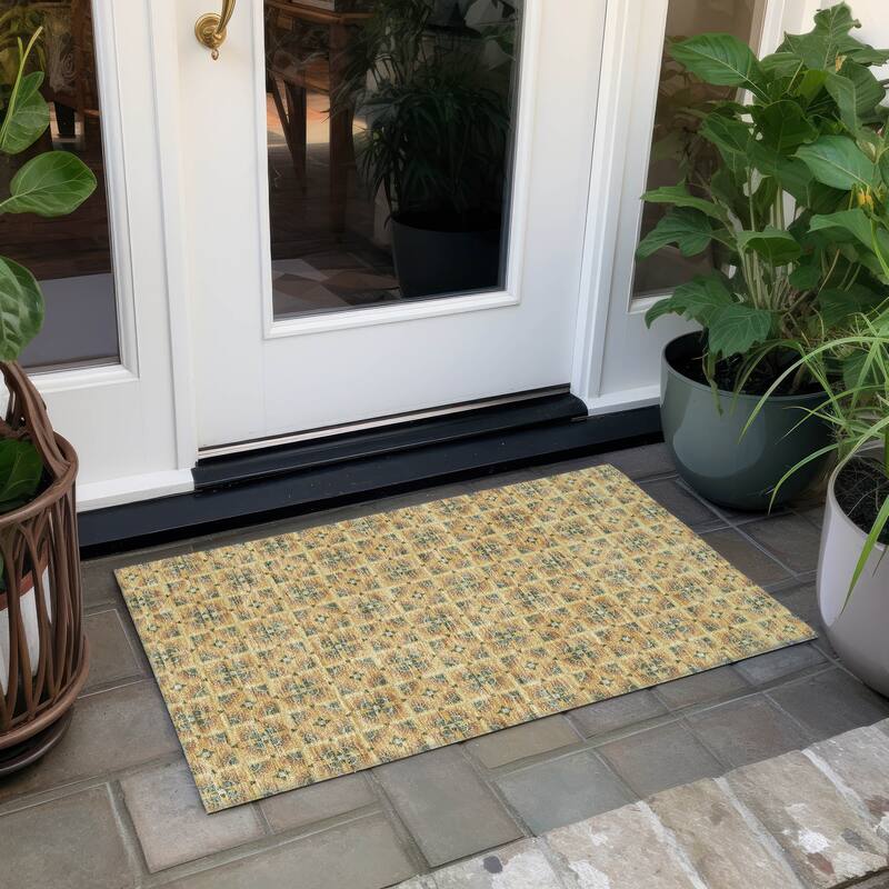 Machine Washable Indoor/ Outdoor Modern Roeland Chantille Rug - Gold - 1'8" x 2'6"