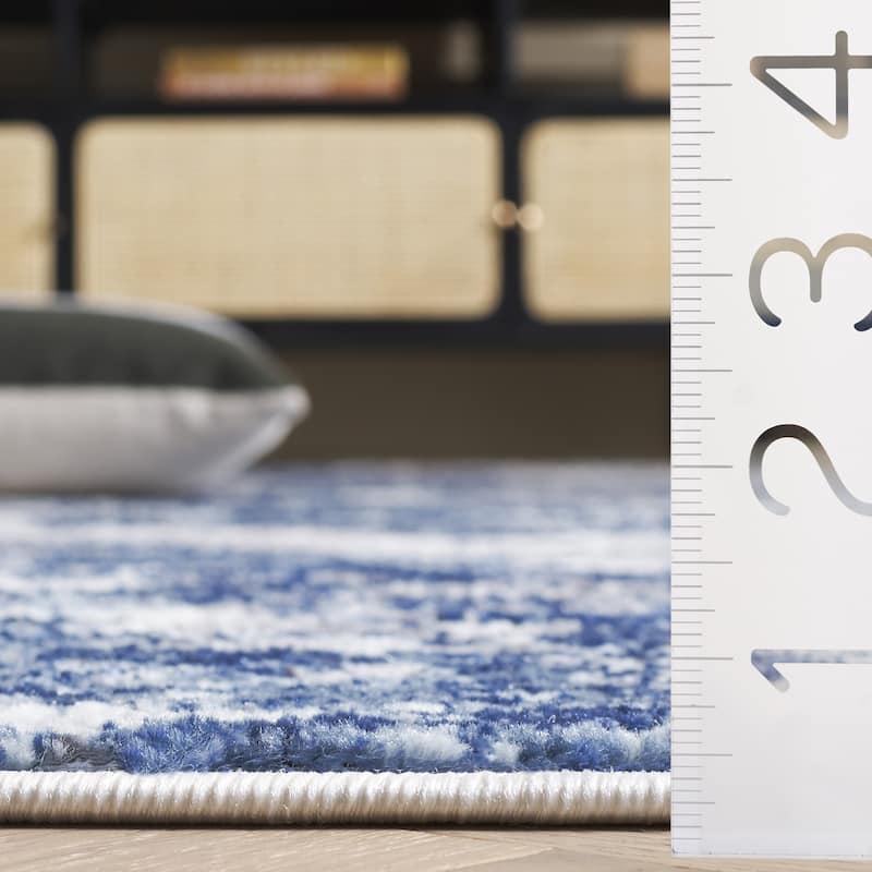 SAFAVIEH Amelia Modern Abstract Rug