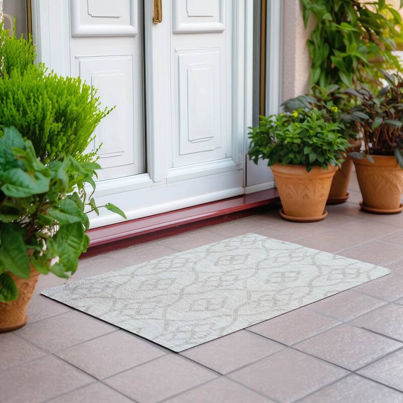 Machine Washable Indoor/ Outdoor Chantille Modern Trellis Rug - Ivory - 1'8" x 2'6"