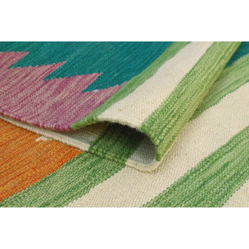 Modern Flatweave Manar Ivory/Green Rug - 5'8" x 8'1"