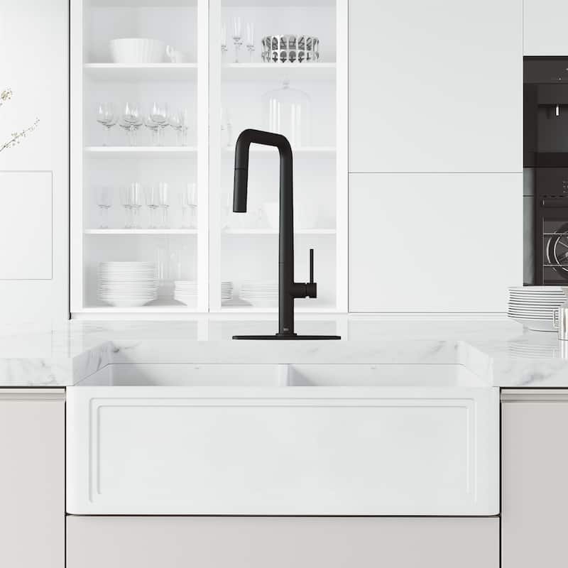 VIGO Parsons 18" H Single Handle Pull-Down Sprayer Kitchen Faucet