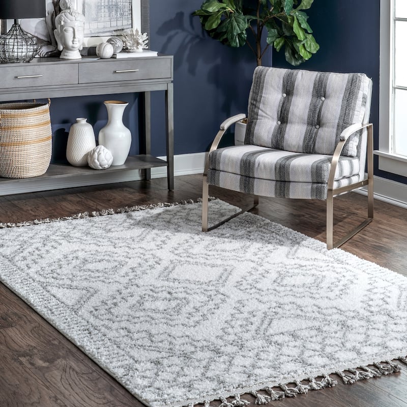 Nuloom Vasiliki Moroccan Shag Tasseled Area Rug
