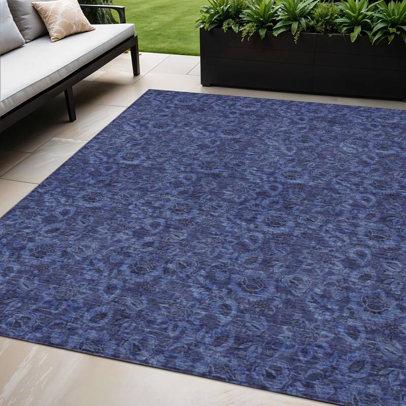 HomeRoots Floral Transitional Rectangle Outdoor Rug - 5' X 8'