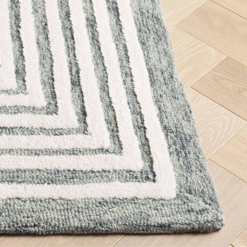 SAFAVIEH Handmade Metro Freja Wool Rug