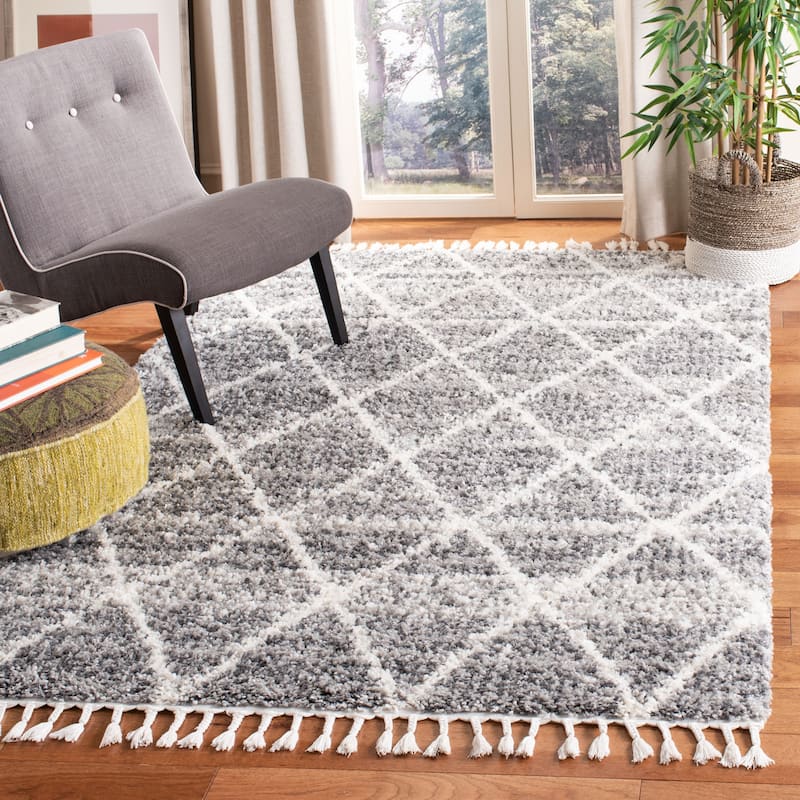 SAFAVIEH Montreal Shag Ceola 2-inch Thick Rug - 4' x 6' - Grey/Ivory
