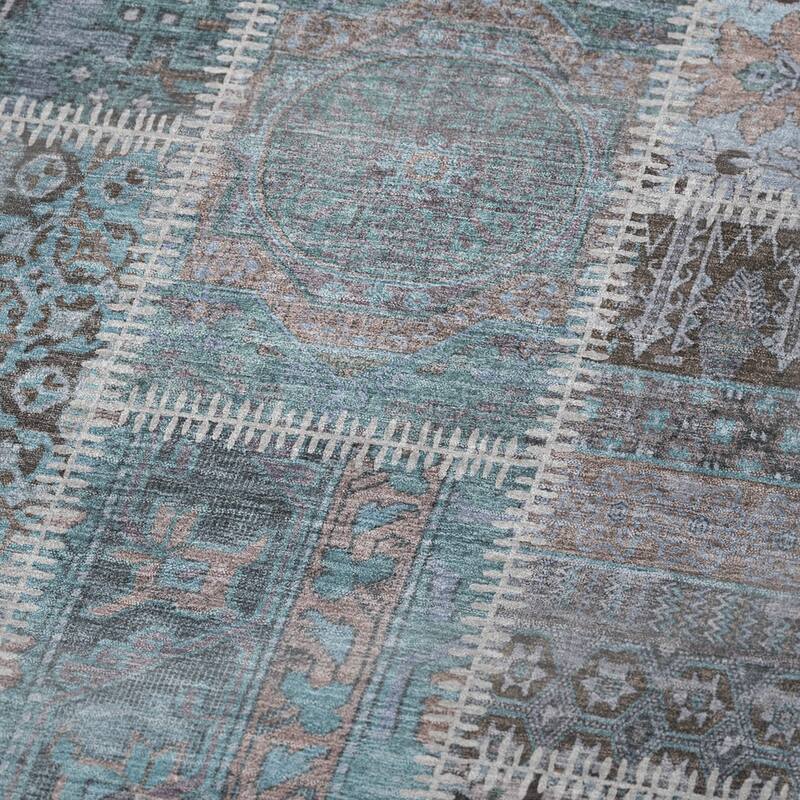 Premium Machine Washable Traditional Patchwork Sherpa Throw Blanket