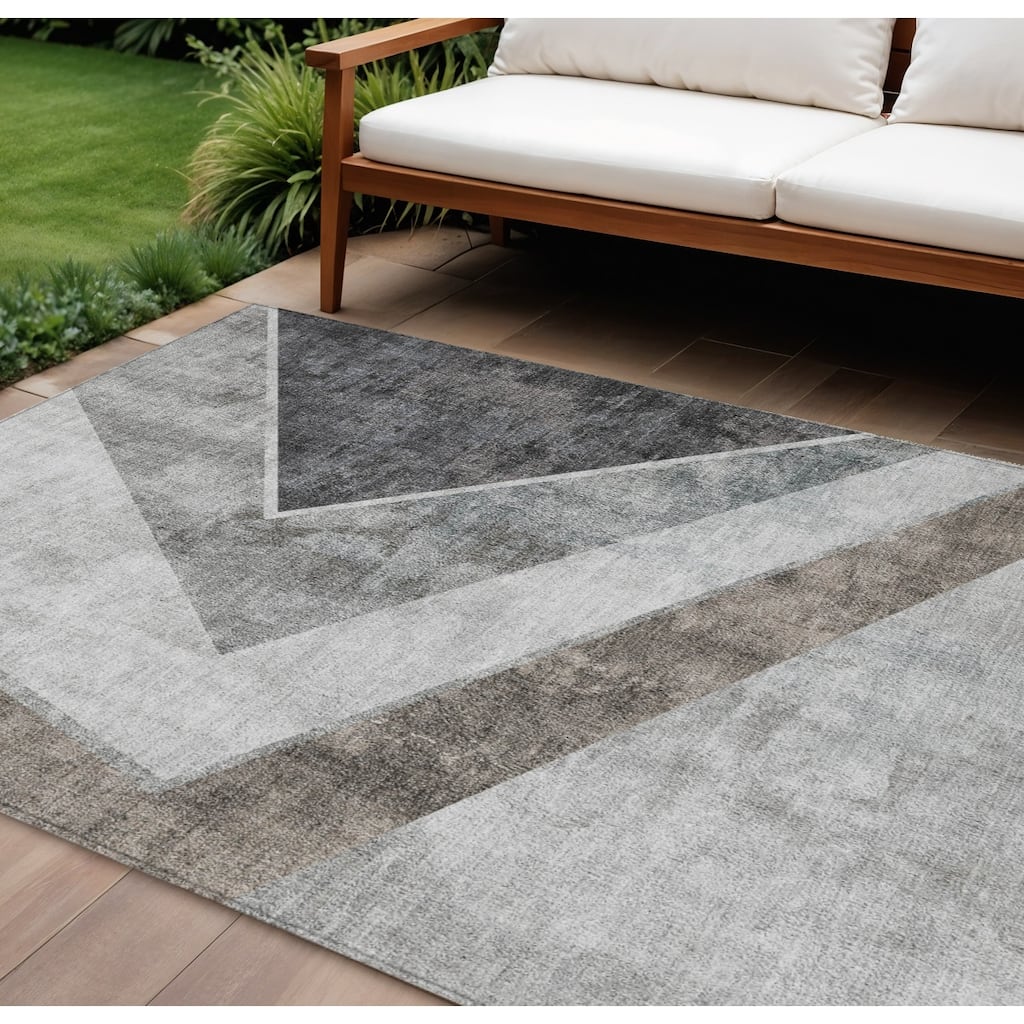 HomeRoots Geometric Transitional Rectangle Outdoor Rug