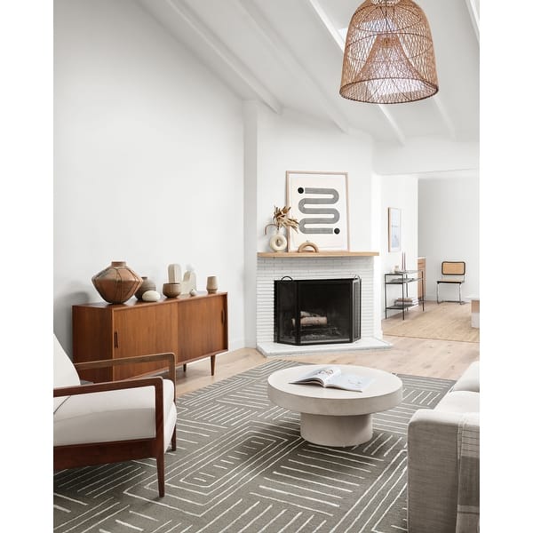 https://ak1.ostkcdn.com/images/products/is/images/direct/8a6daa87244b29be76e670ce214647a70a4277fb/Alexander-Home-Reverie-Geometric-Contemporary-Area-Rug.jpg?impolicy=medium