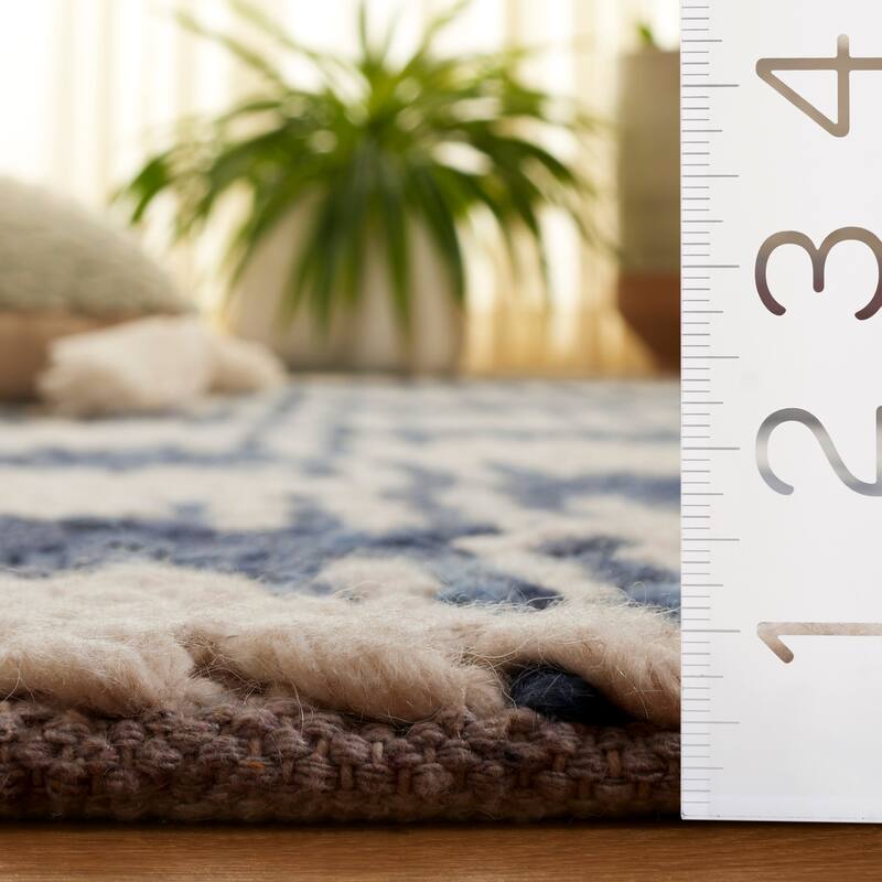 SAFAVIEH Handmade Natural Fiber Couture Heriona Wool Rug