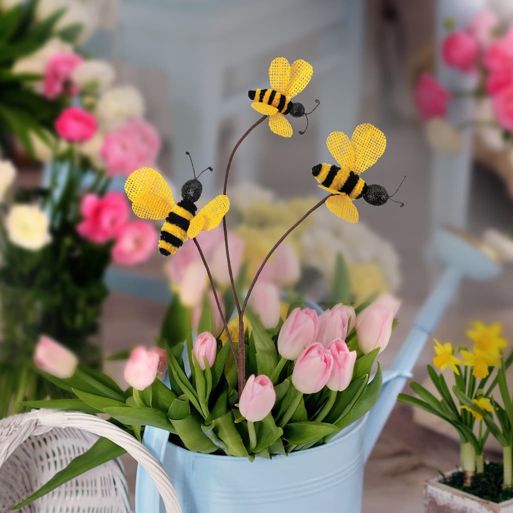 Chenille And Burlap Bee Spray 26"