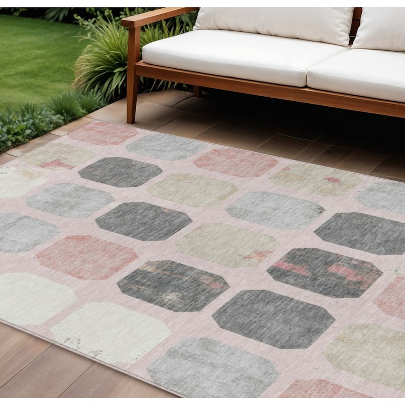 HomeRoots Geometric Transitional Rectangle Outdoor Rug - 8' X 10'