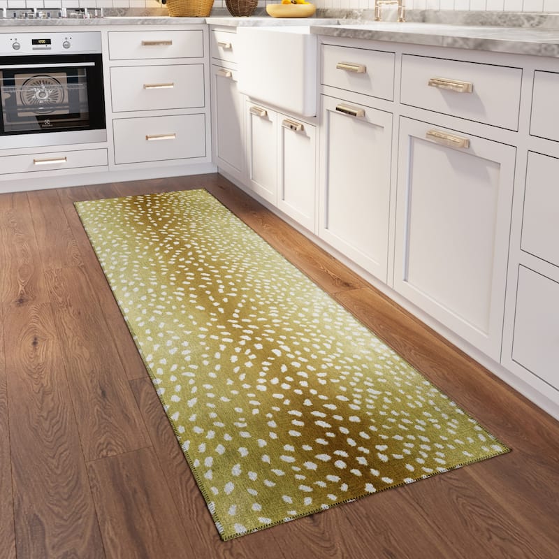 Indoor/ Outdoor Addison Safari Gazelle Animal Print Washable Area Rug - 2'3" x 7'6" - Gilded