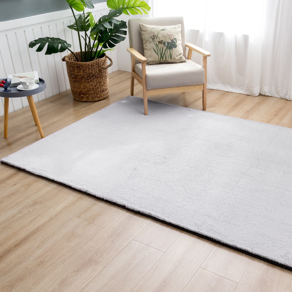 Faux Rabbit Collection Grey Fur Area Rug - 5'x7'