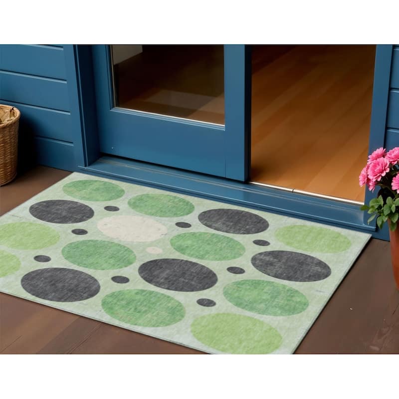 HomeRoots Geometric Transitional Rectangle Outdoor Rug - 3' x 5'