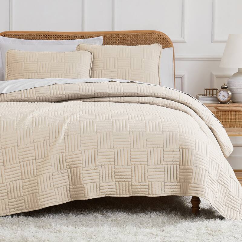 Southshore Fine Linens 3-peice Solid Grid Quilt and Sham Set