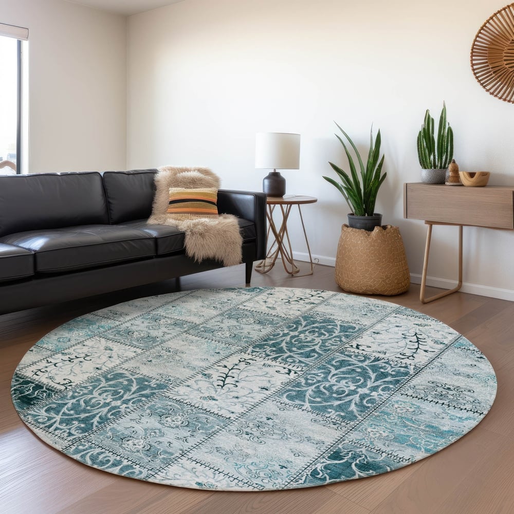 Machine Washable Indoor/ Outdoor Traditional Patchwork Chantille Rug