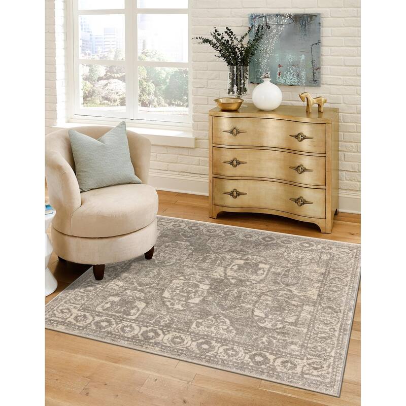 Traditional Nixa Collection Area Rug - 3'11" Square - Gray