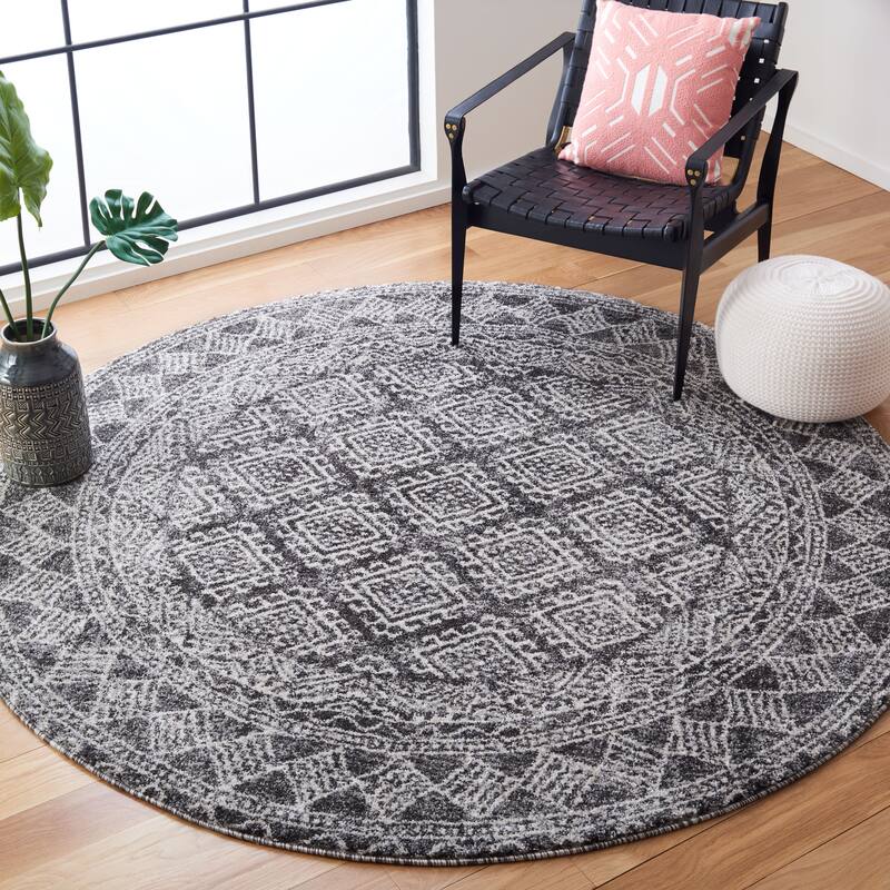 SAFAVIEH Tunisia Anita Moroccan Rug - 6'7" Round - Black/Ivory