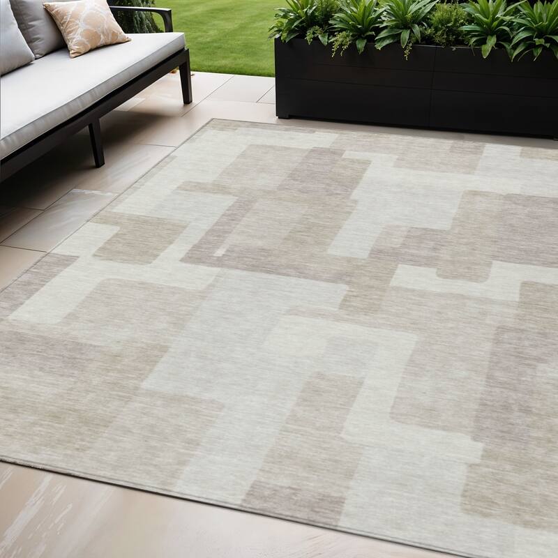 HomeRoots Abstract Transitional Rectangle Outdoor Rug - 3' x 5'