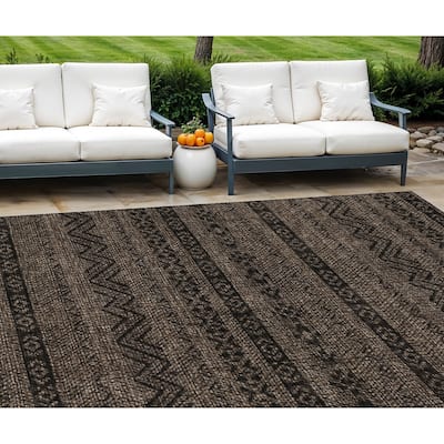 HomeRoots Southwestern Transitional Rectangle Outdoor Rug