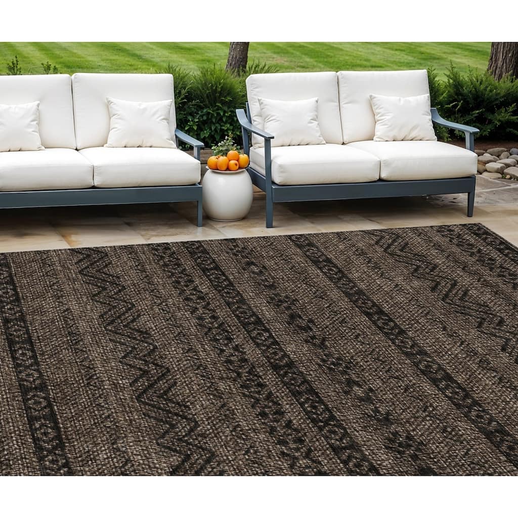 HomeRoots Southwestern Transitional Rectangle Outdoor Rug