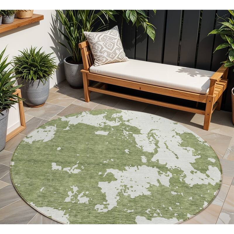 HomeRoots Abstract Transitional Rectangle Outdoor Rug - 8' Round