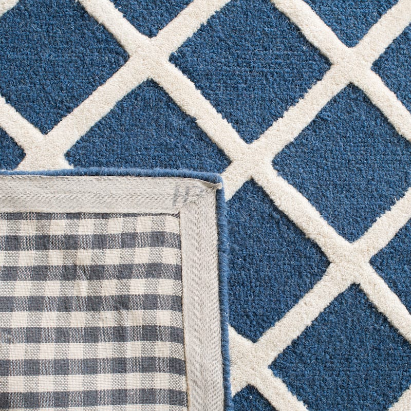 SAFAVIEH, Handmade Cambridge Siire Moroccan Trellis Wool Rug