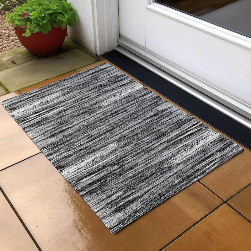 Machine Washable Indoor/ Outdoor Chantille Abstract Stripe Rug - Black - 1'8" x 2'6"