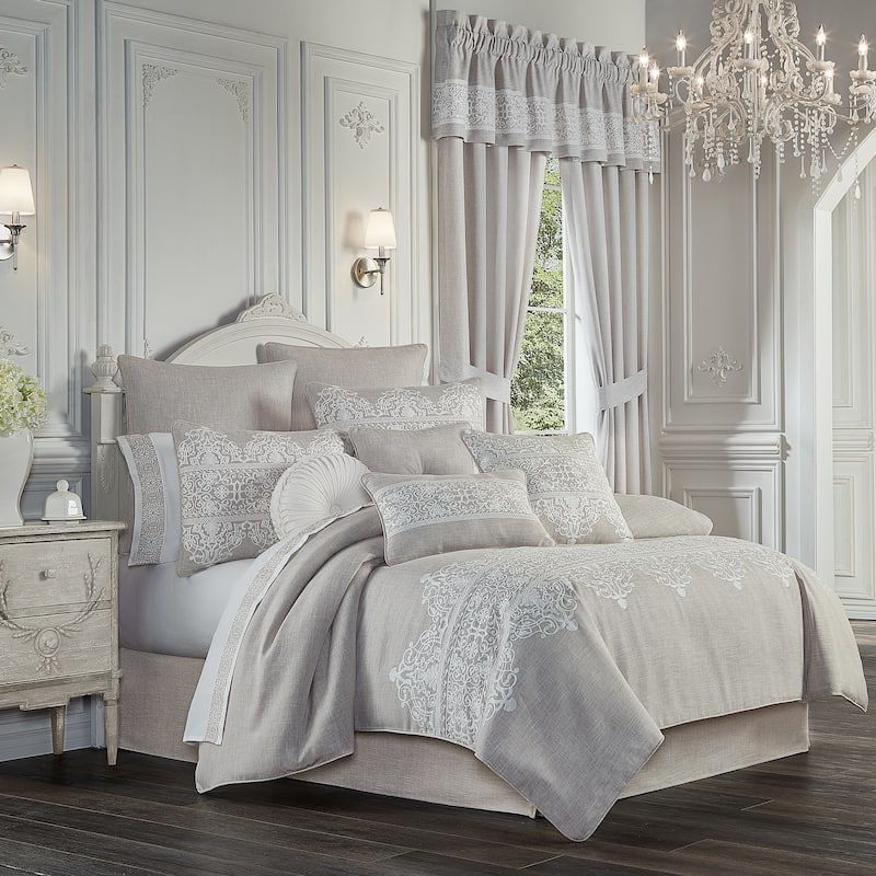 J. Queen New York Aimee Comforter Set