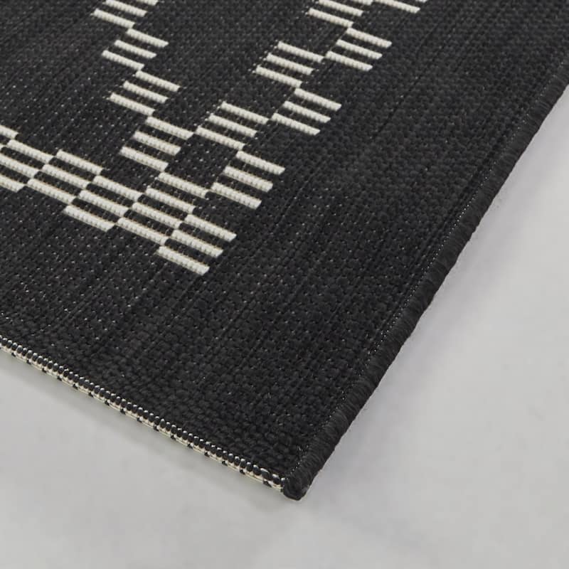 Everson Transitional Patio Indoor/Outdoor Area Rug