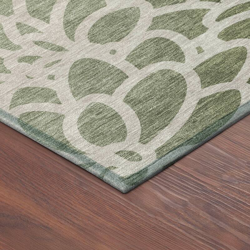 Machine Washable Indoor/ Outdoor Floral Craze Chantille Rug