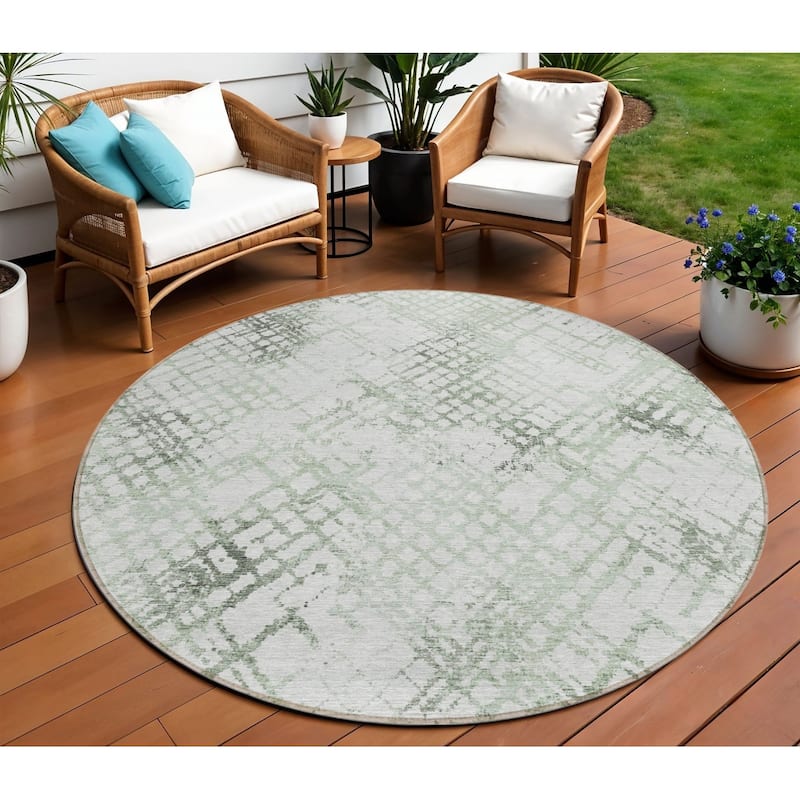 HomeRoots Geometric Transitional Rectangle Outdoor Rug - 8' Round