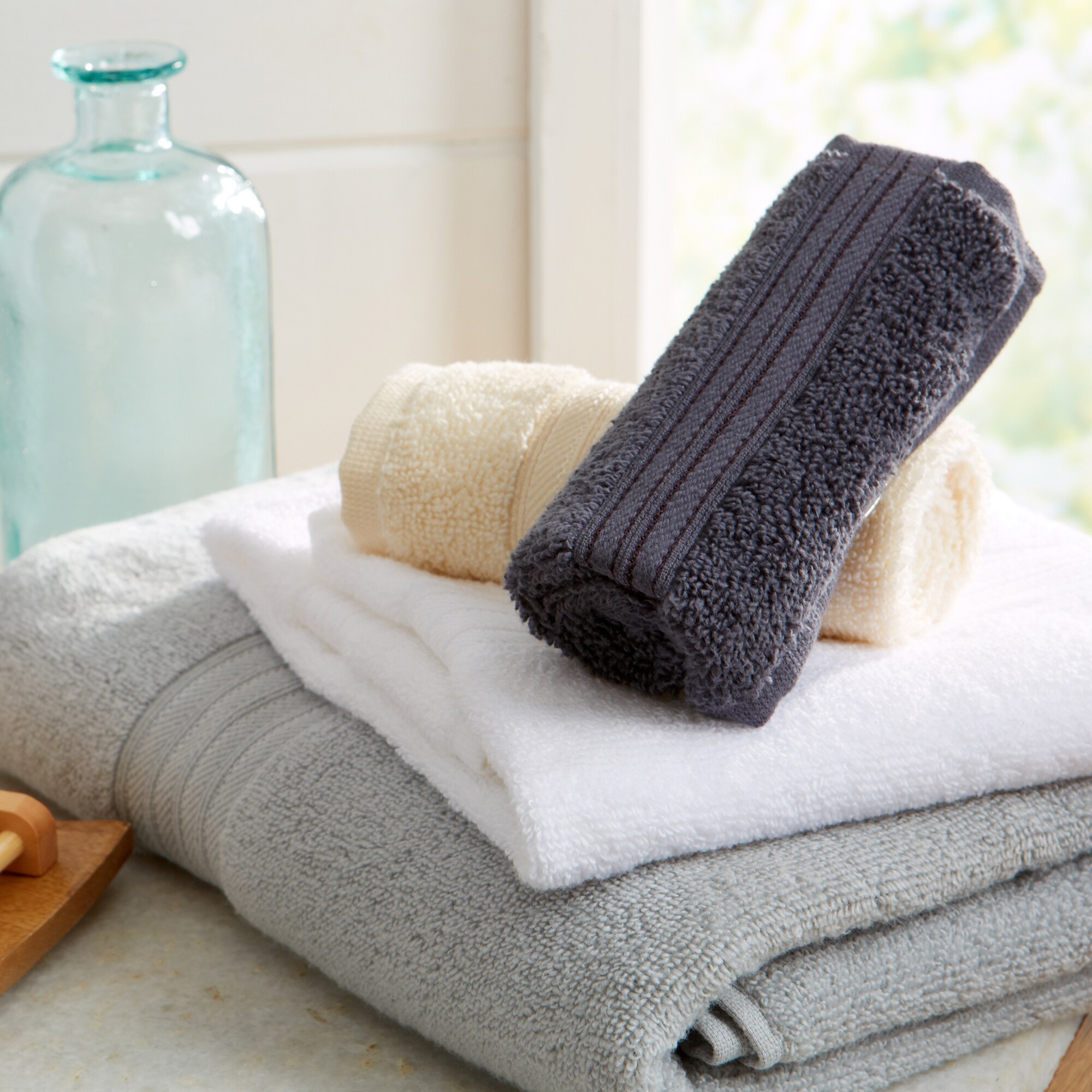Luxurious Cotton Hotel Spa Quality Towel Set On Sale Bed