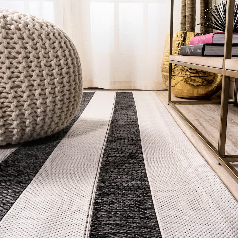 JONATHAN Y Tavira Wide Stripe Indoor/Outdoor Area Rug