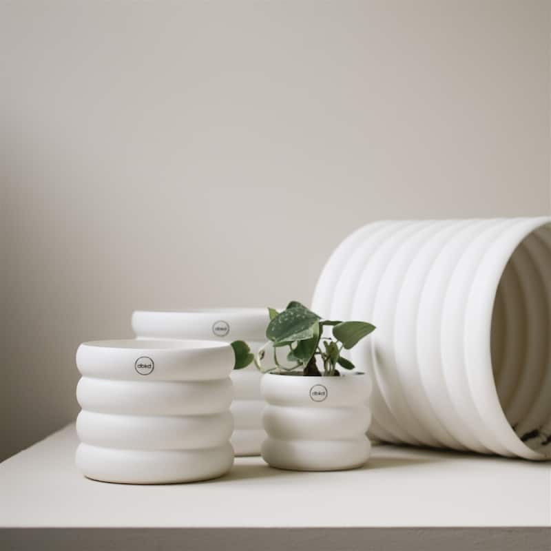 Med. MUD White Planter - White